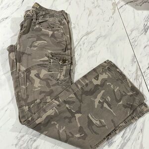 Camo Cargo Flare, Jeans
